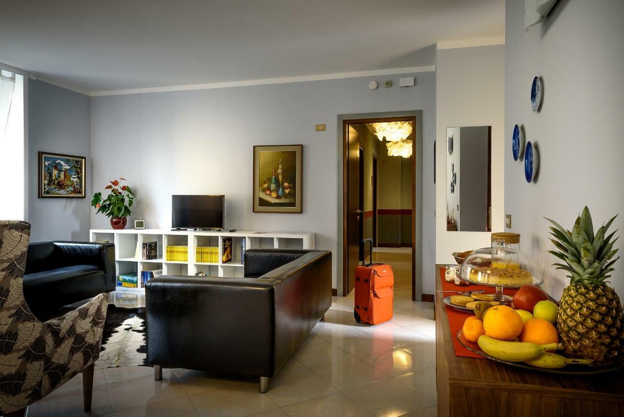 Bed And Breakfast Sweet Home Tirano Exterior photo
