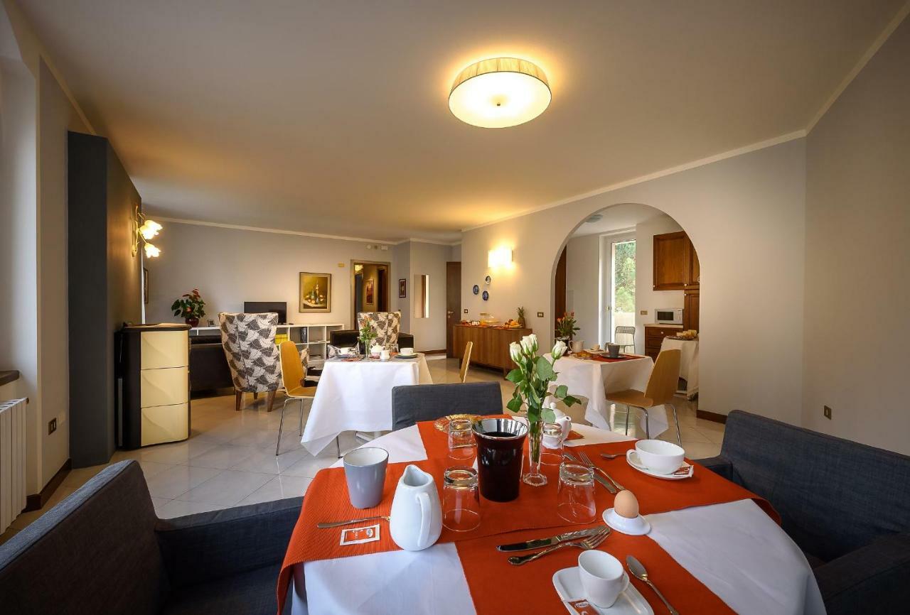 Bed And Breakfast Sweet Home Tirano Exterior photo
